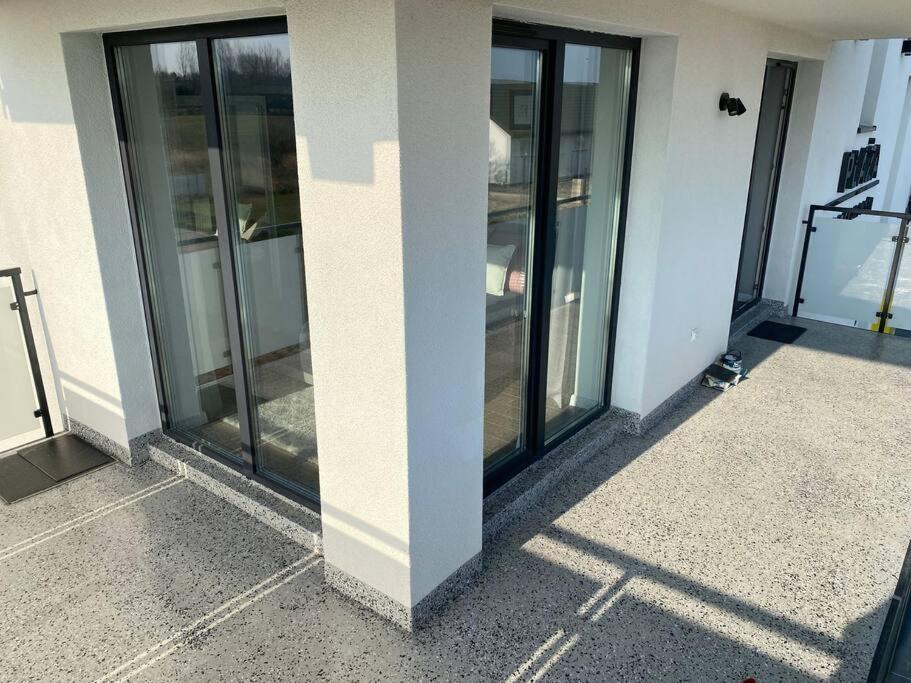 Nowoczesny Apartament Przy Ul Plazowej, Сърбиново Екстериор снимка